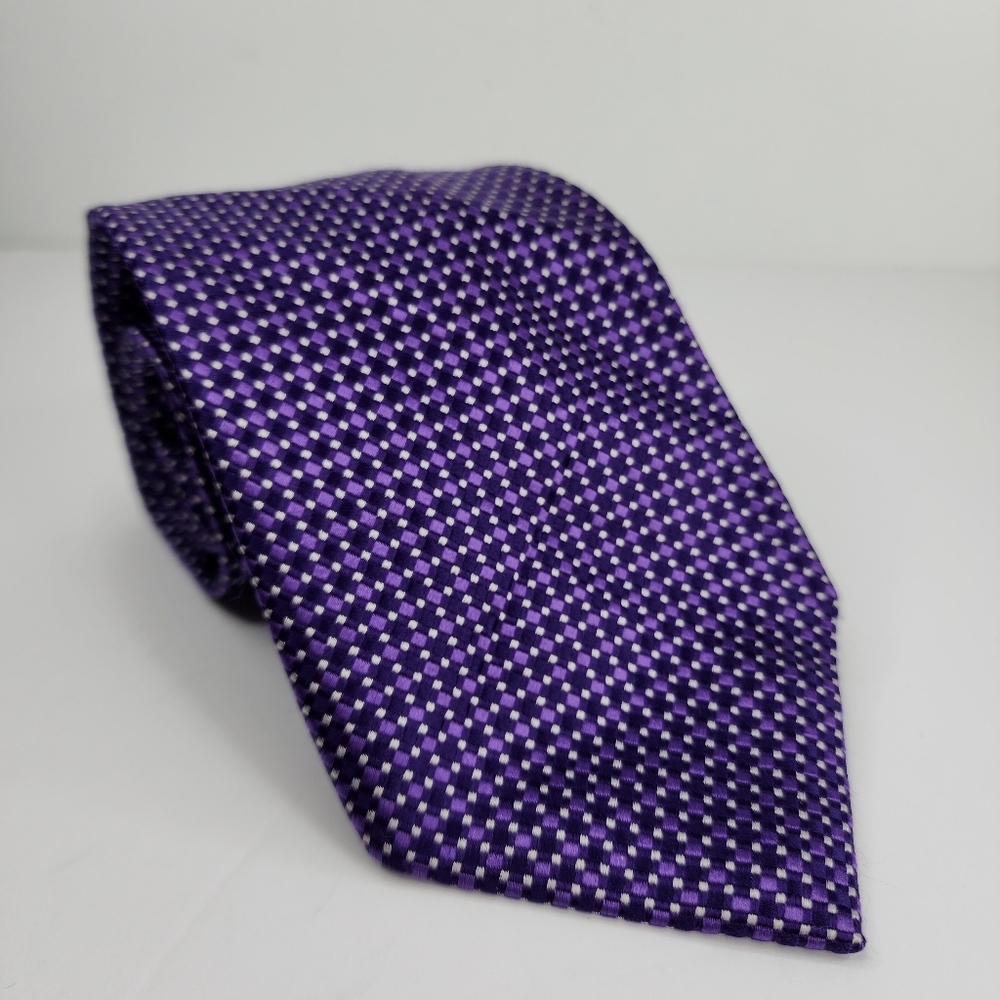 KENNETH ROBERTS PLATINUM Purple Silk Tie.